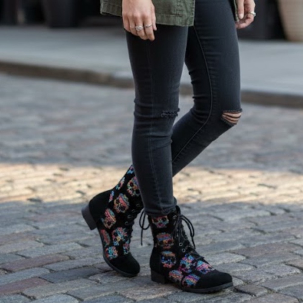 NWT Iron Fist sugar‎ hiccup boots size 5